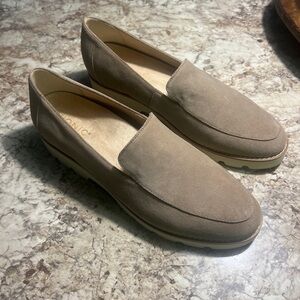 Women’s Tan Vionic Loafers
